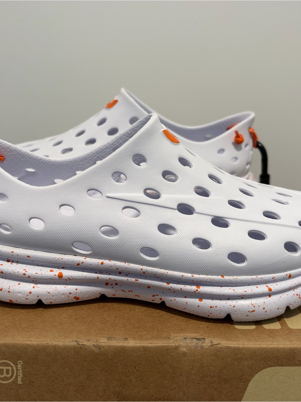 KANE Revive A.L. White Orange Speckle Recovery Shoes - Men’s 9 / Women's 11